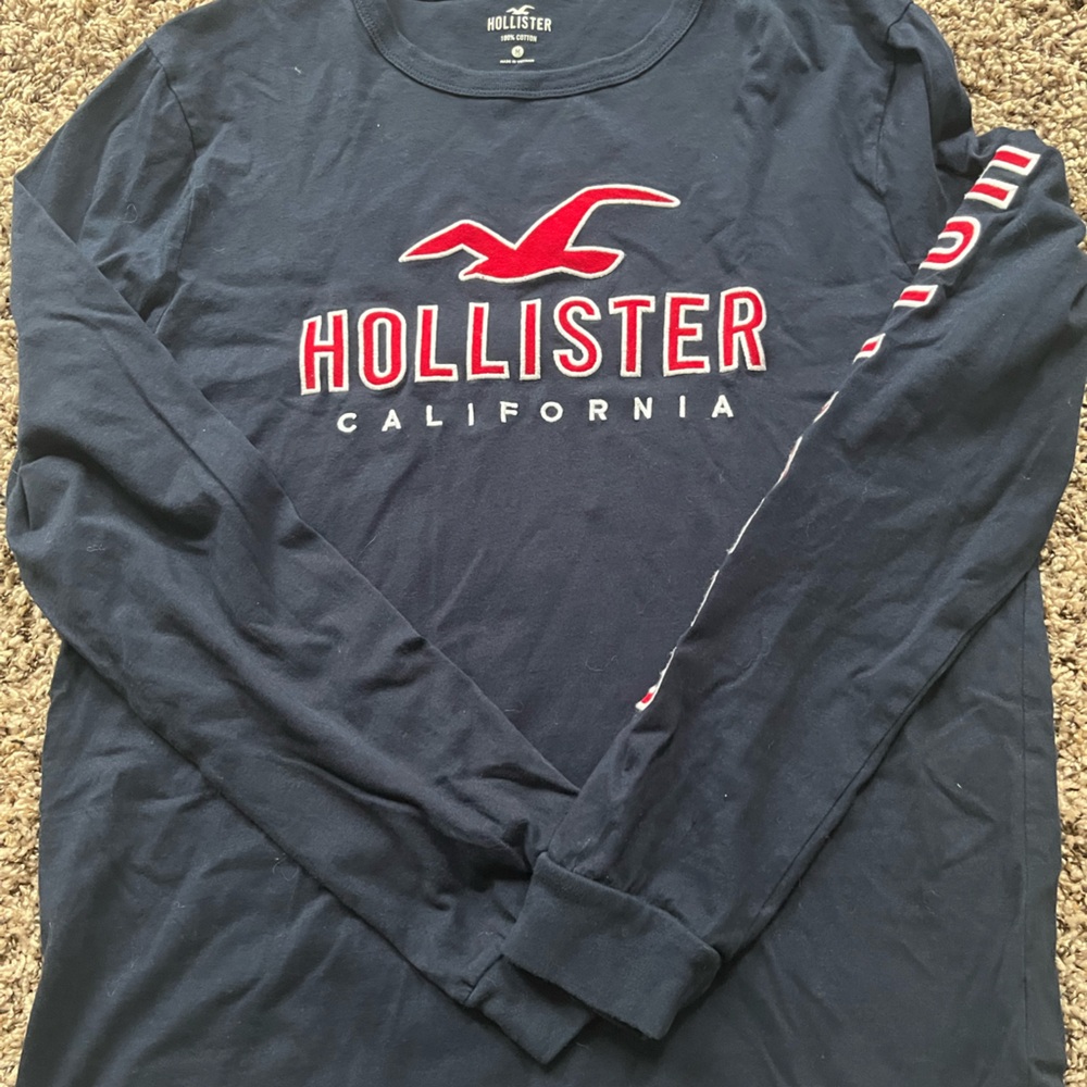 Hollister Men's Dark Blue Long Sleeve Tee